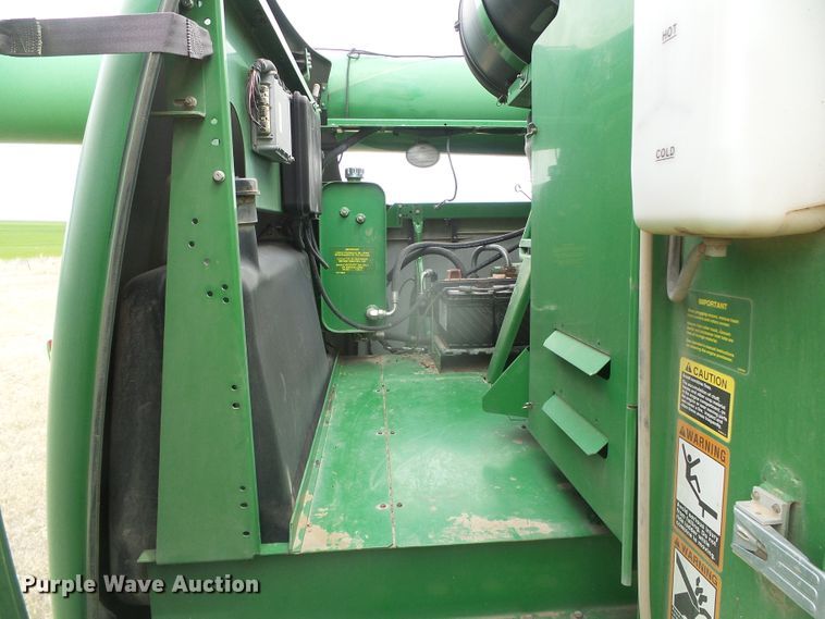 image for item DI5556 2005 John Deere 9860 STS  combine