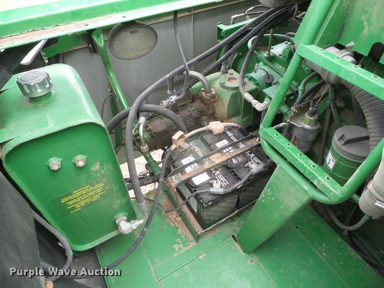 image for item DI5556 2005 John Deere 9860 STS  combine