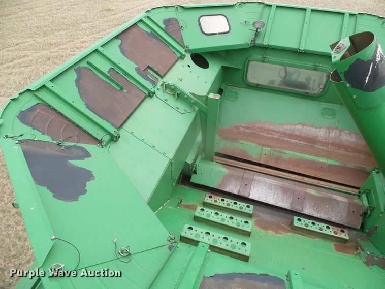 image for item DI5556 2005 John Deere 9860 STS  combine