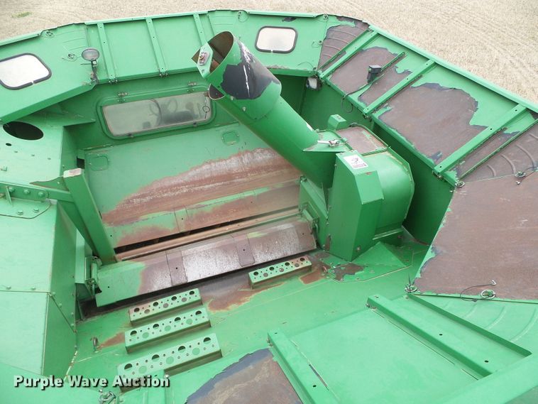 image for item DI5556 2005 John Deere 9860 STS  combine