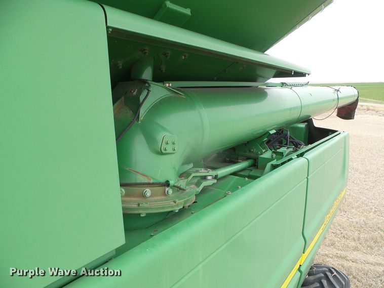 image for item DI5556 2005 John Deere 9860 STS  combine