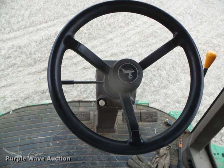 image for item DI5556 2005 John Deere 9860 STS  combine