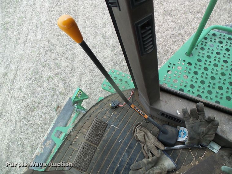 image for item DI5556 2005 John Deere 9860 STS  combine