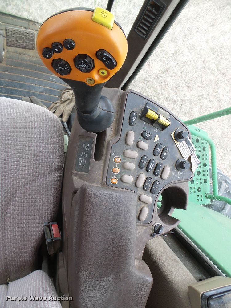 image for item DI5556 2005 John Deere 9860 STS  combine