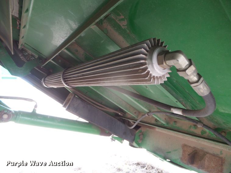 image for item DI5556 2005 John Deere 9860 STS  combine