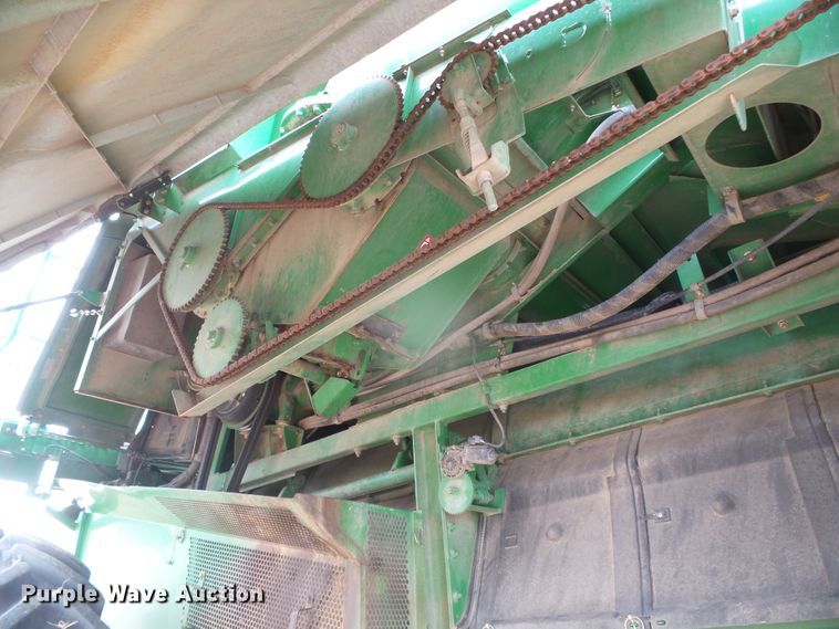 image for item DI5556 2005 John Deere 9860 STS  combine