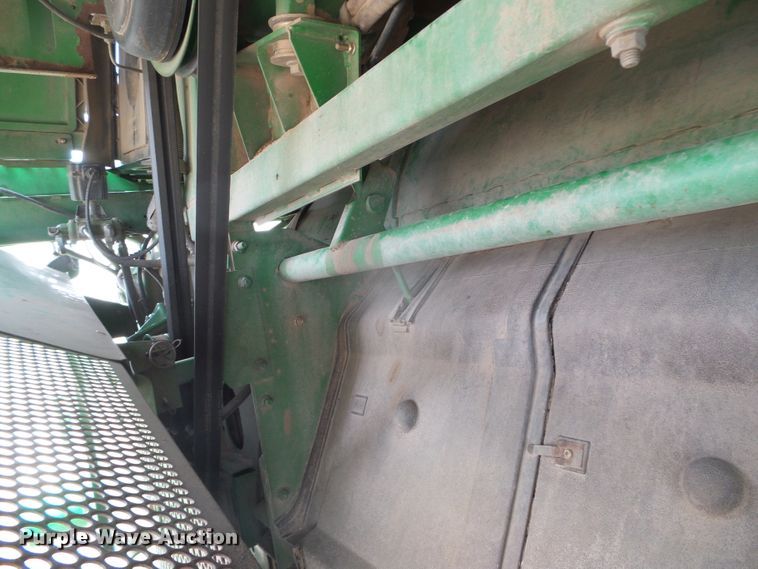 image for item DI5556 2005 John Deere 9860 STS  combine