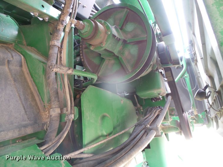 image for item DI5556 2005 John Deere 9860 STS  combine