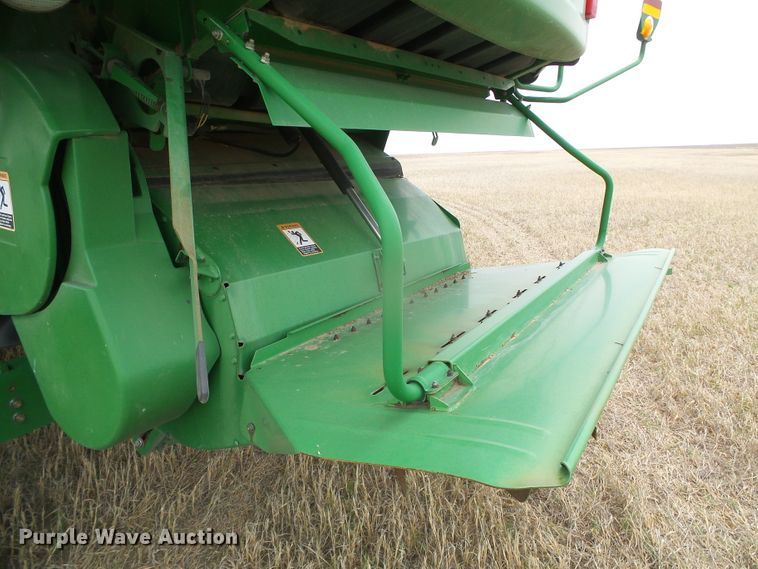 image for item DI5556 2005 John Deere 9860 STS  combine