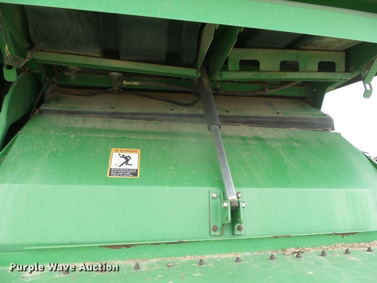 image for item DI5556 2005 John Deere 9860 STS  combine