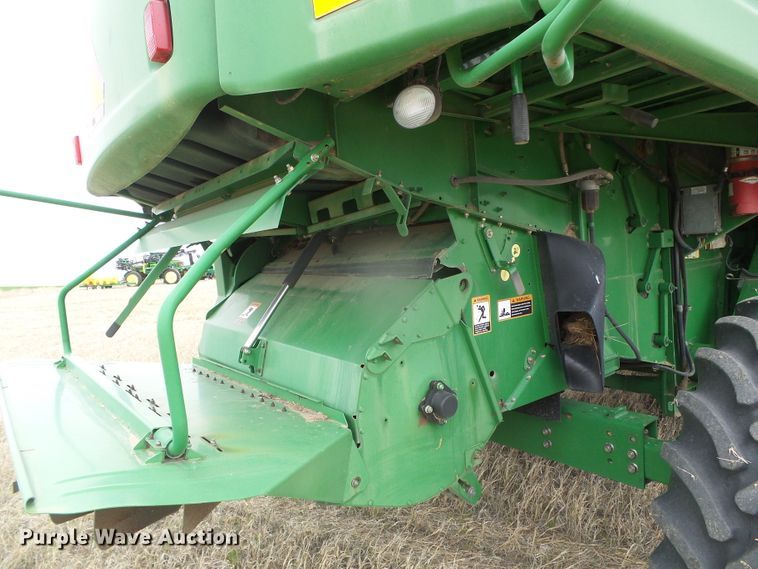 image for item DI5556 2005 John Deere 9860 STS  combine