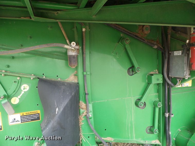 image for item DI5556 2005 John Deere 9860 STS  combine