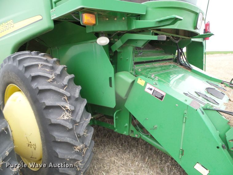 image for item DI5556 2005 John Deere 9860 STS  combine