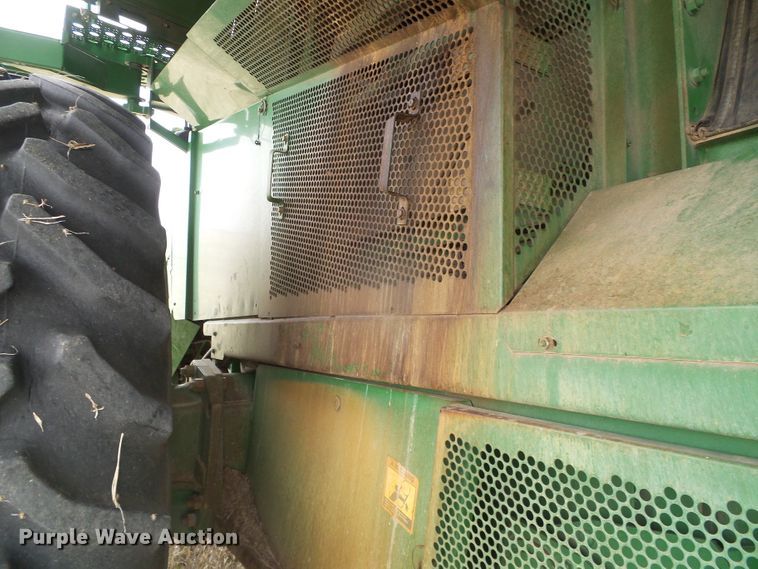 image for item DI5556 2005 John Deere 9860 STS  combine