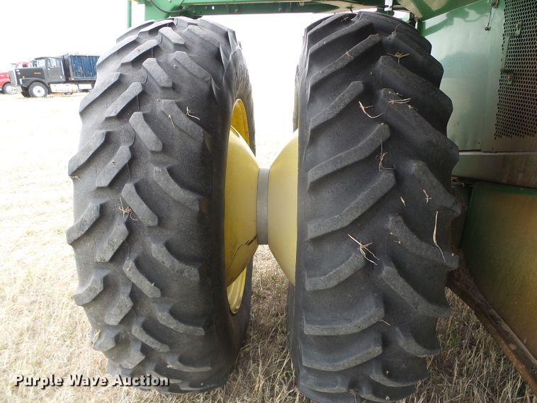 image for item DI5556 2005 John Deere 9860 STS  combine