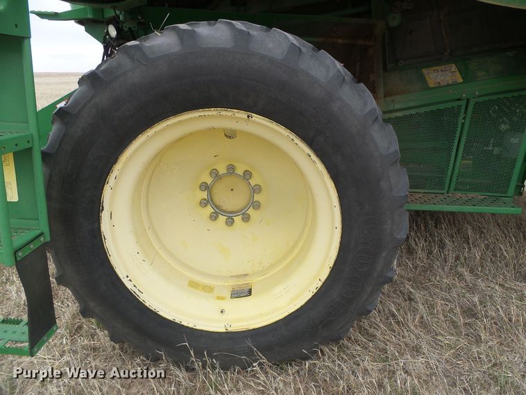 image for item DI5556 2005 John Deere 9860 STS  combine
