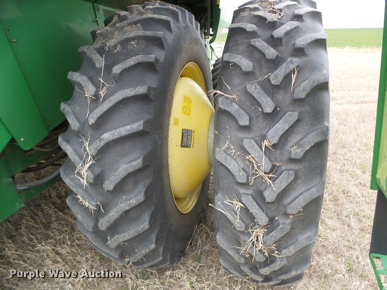 image for item DI5556 2005 John Deere 9860 STS  combine