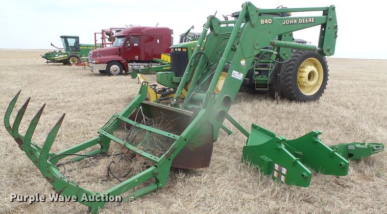 image for item DI5561 John Deere 840  loader