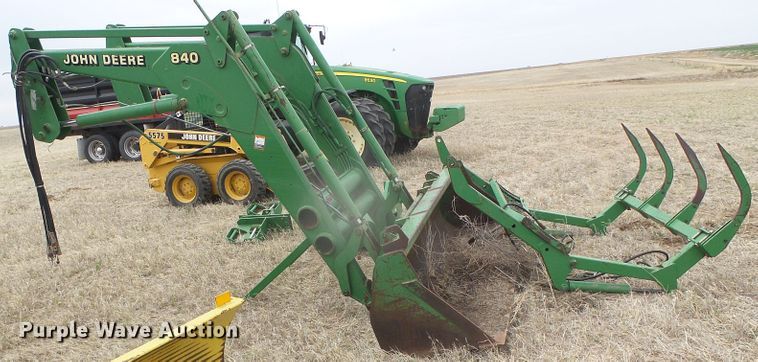 image for item DI5561 John Deere 840  loader