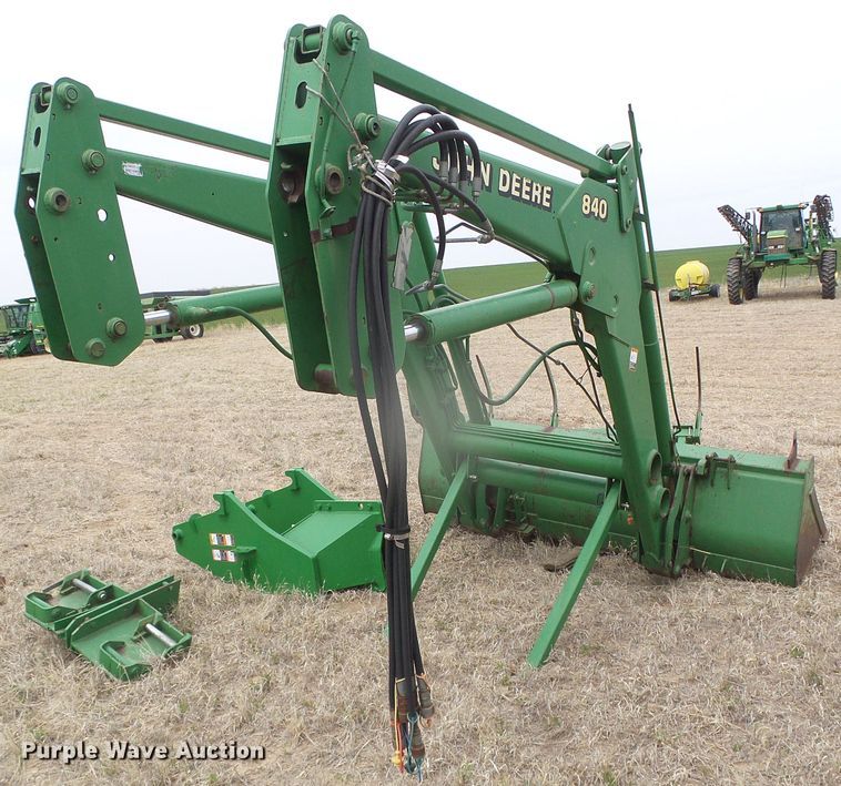 image for item DI5561 John Deere 840  loader