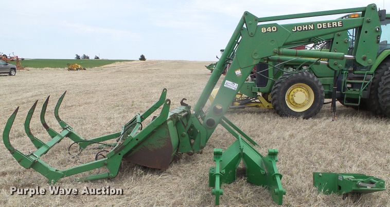 image for item DI5561 John Deere 840  loader