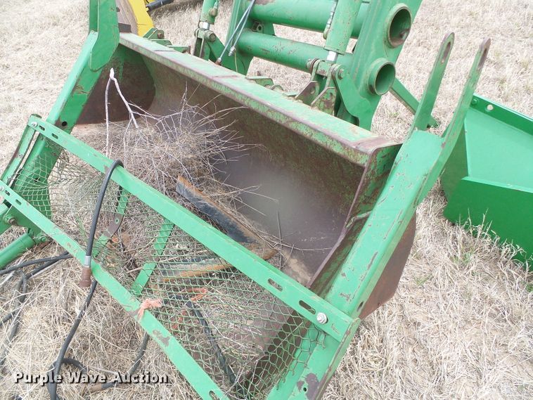 image for item DI5561 John Deere 840  loader