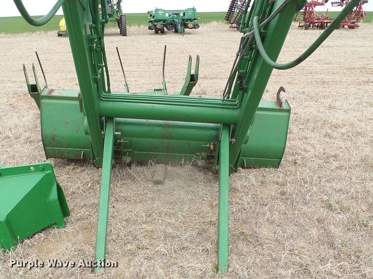 image for item DI5561 John Deere 840  loader