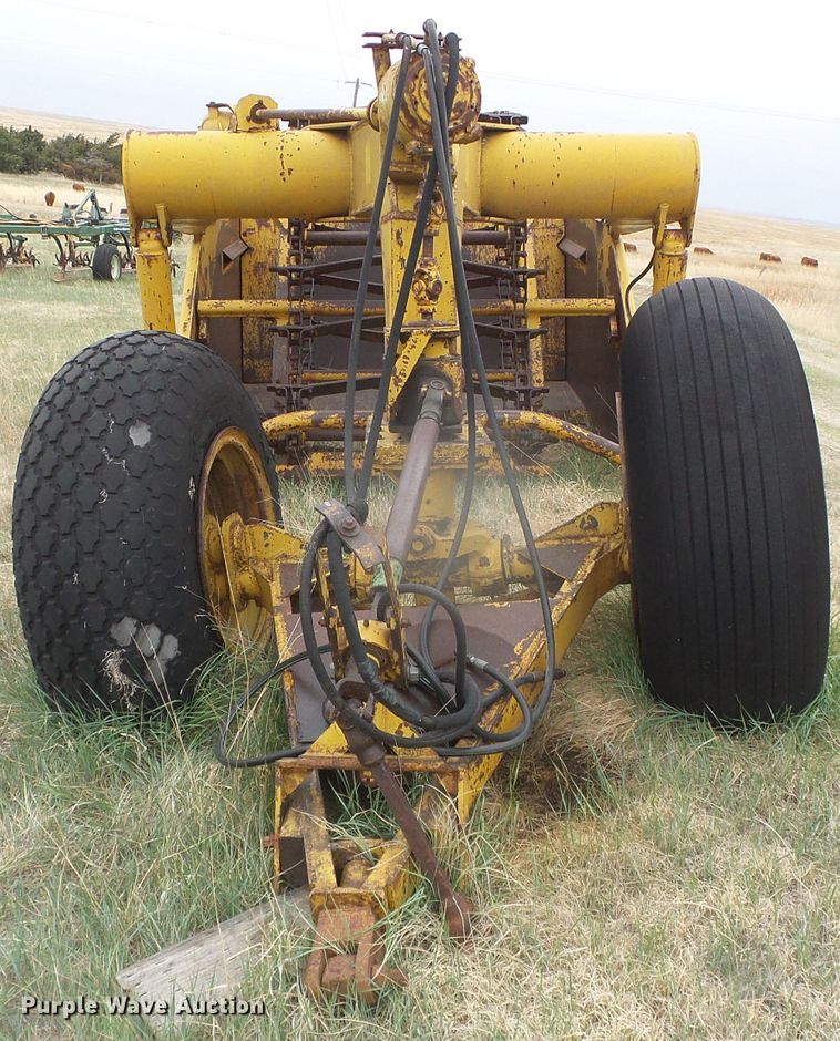 image for item DI5564 Yellow House  scraper