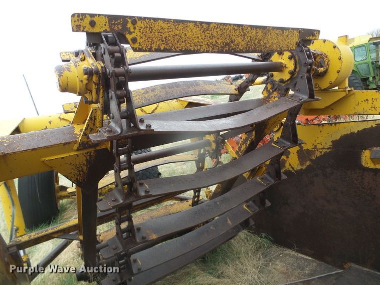 image for item DI5564 Yellow House  scraper