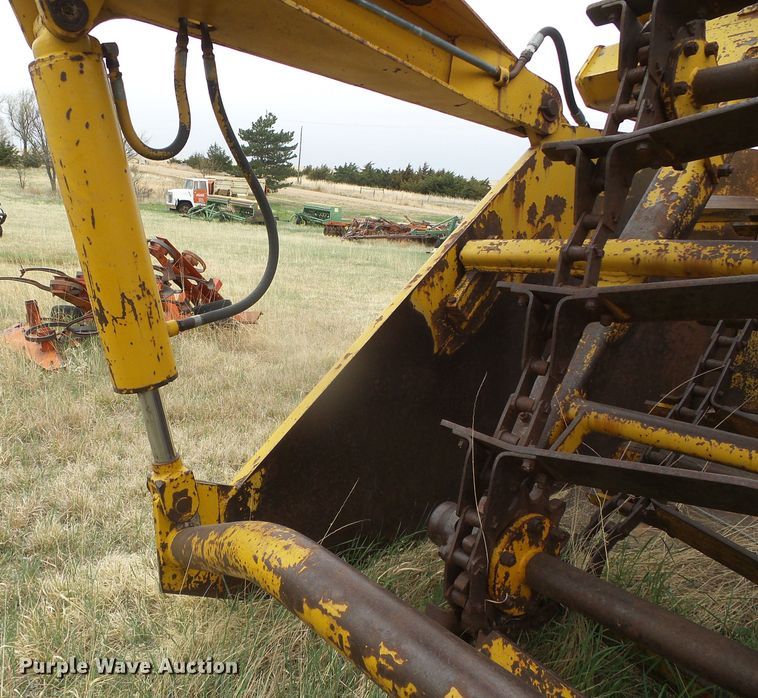 image for item DI5564 Yellow House  scraper