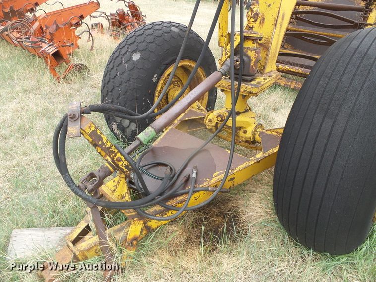 image for item DI5564 Yellow House  scraper