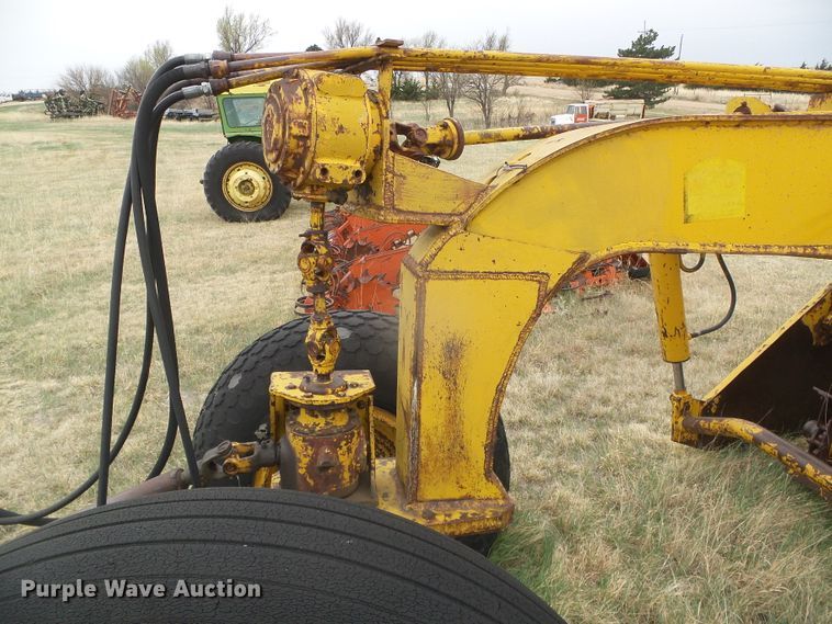 image for item DI5564 Yellow House  scraper