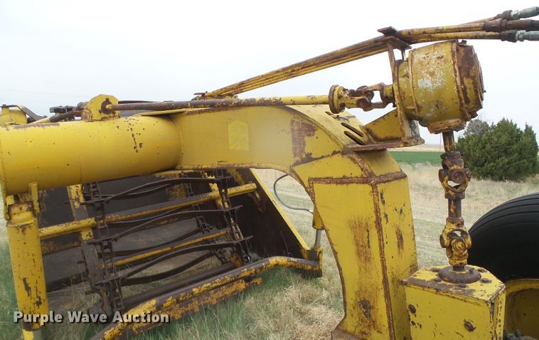 image for item DI5564 Yellow House  scraper