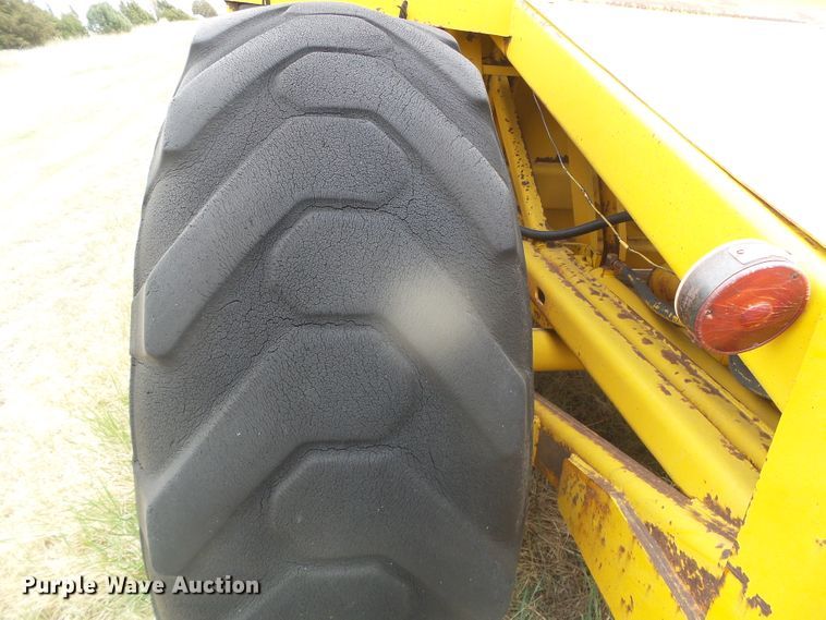 image for item DI5564 Yellow House  scraper