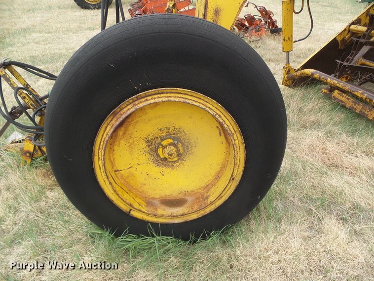 image for item DI5564 Yellow House  scraper