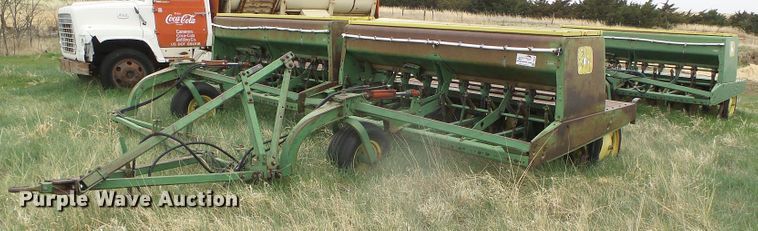 image for item DI5570 (3) John Deere 9300 hoe grain drills