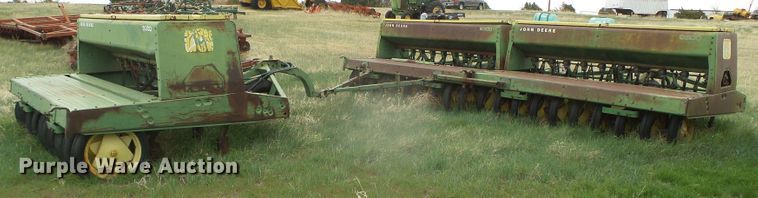image for item DI5570 (3) John Deere 9300 hoe grain drills