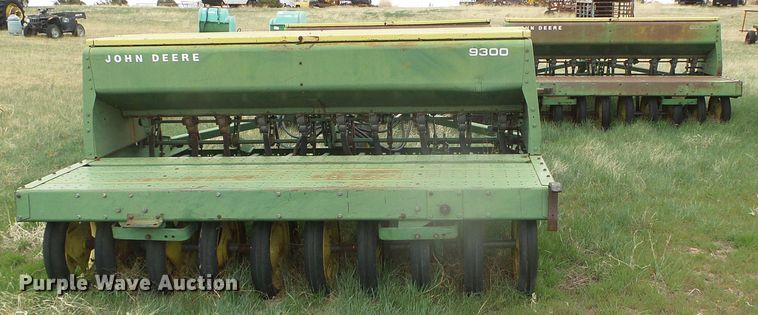 image for item DI5570 (3) John Deere 9300 hoe grain drills