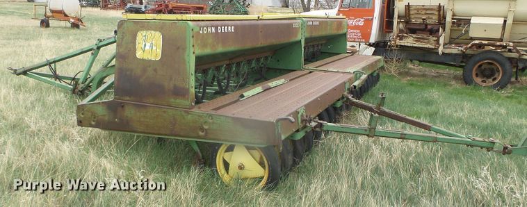 image for item DI5570 (3) John Deere 9300 hoe grain drills