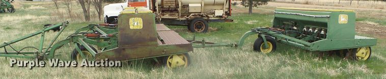 image for item DI5570 (3) John Deere 9300 hoe grain drills