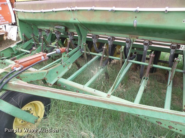 image for item DI5570 (3) John Deere 9300 hoe grain drills