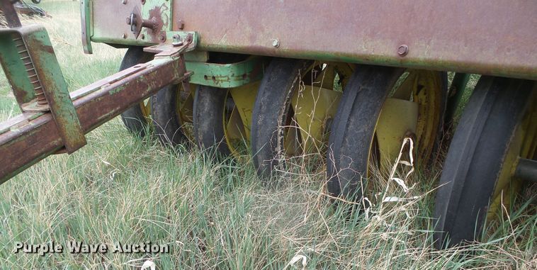 image for item DI5570 (3) John Deere 9300 hoe grain drills