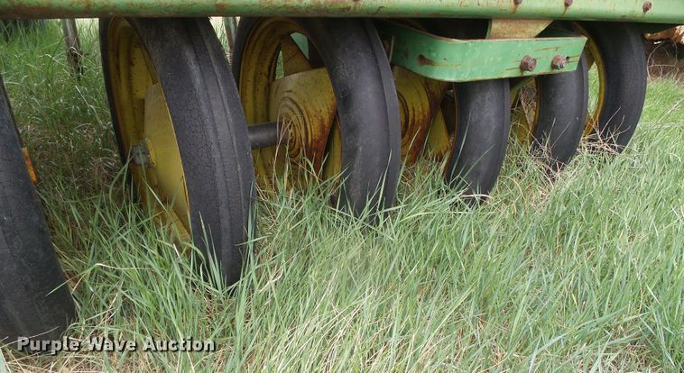 image for item DI5570 (3) John Deere 9300 hoe grain drills