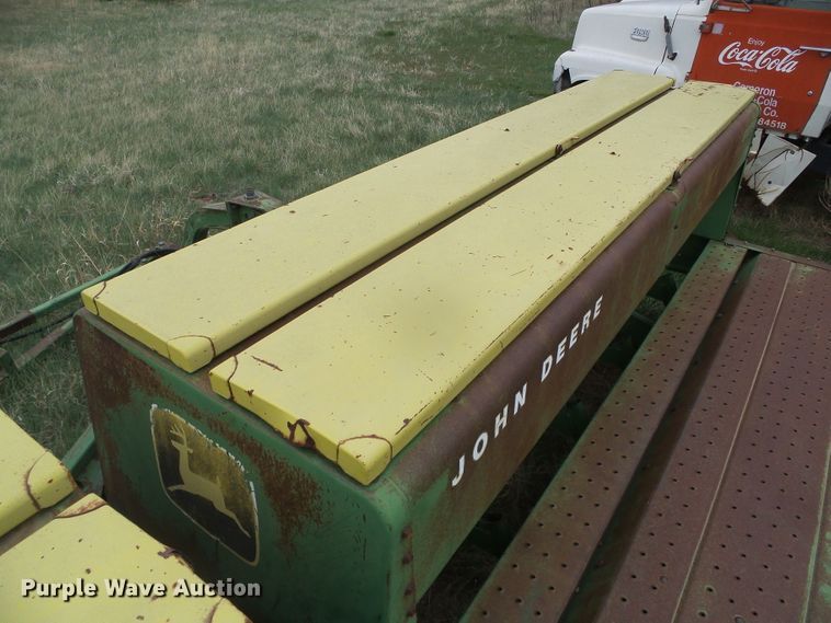 image for item DI5570 (3) John Deere 9300 hoe grain drills