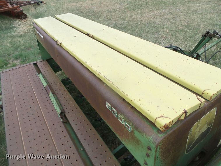 image for item DI5570 (3) John Deere 9300 hoe grain drills