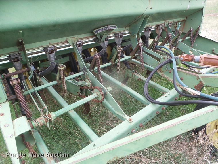 image for item DI5570 (3) John Deere 9300 hoe grain drills