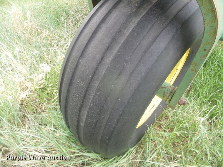 image for item DI5570 (3) John Deere 9300 hoe grain drills