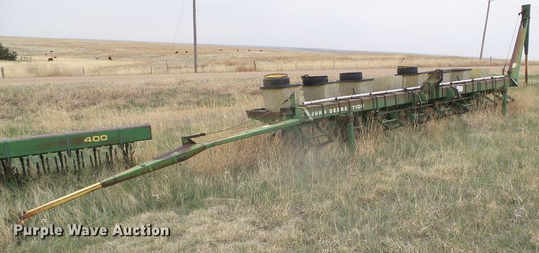 image for item DI5575 John Deere P7100  planter