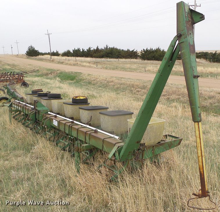 image for item DI5575 John Deere P7100  planter