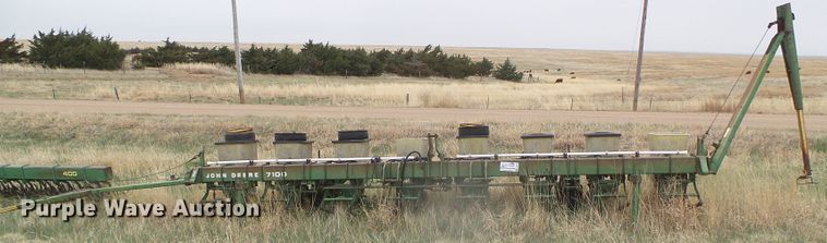image for item DI5575 John Deere P7100  planter